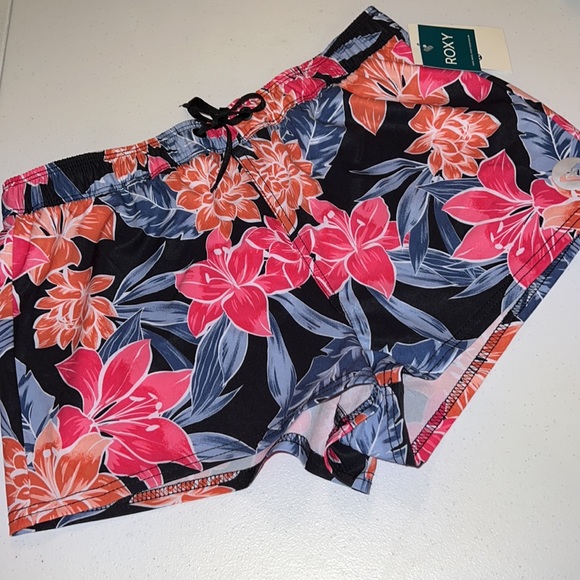 🌸 ROXY- HIBISCUS FLOWER Boardshort 2" Boardshorts for Women 🌸 - Picture 2 of 6